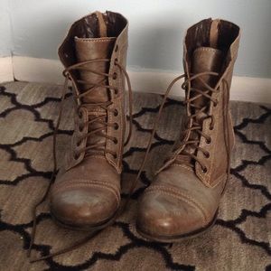 Steve Madden taupe combat boots